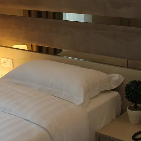 Capital Bruci Hotel 3*