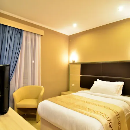 Capital Bruci 地拉那