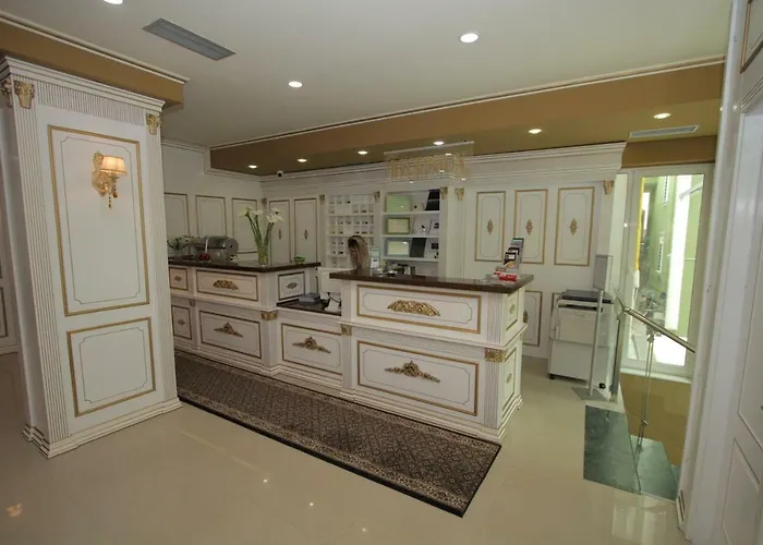 Otel Capital Bruci Tiran