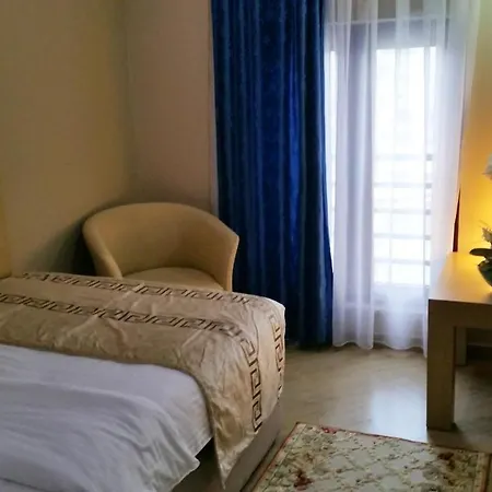 Capital Bruci 3* טיראנה