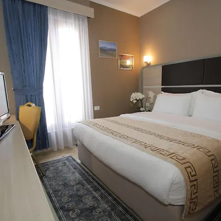 Capital Bruci Hotel 3*