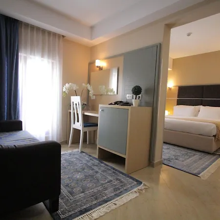 Capital Bruci מלון 3*