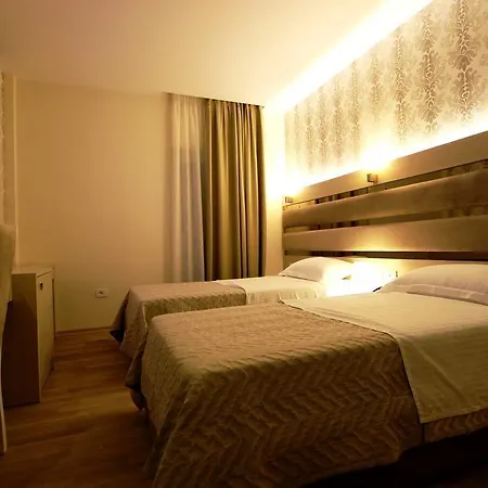 Capital Bruci מלון