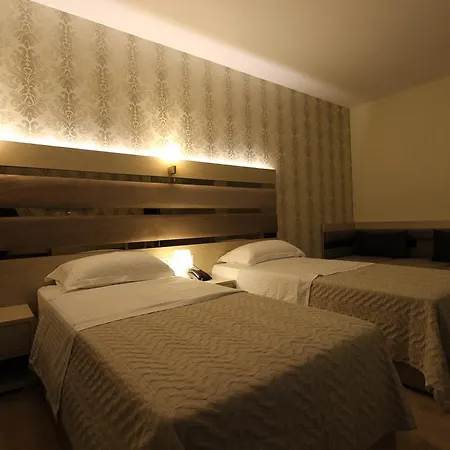 Capital Bruci טיראנה