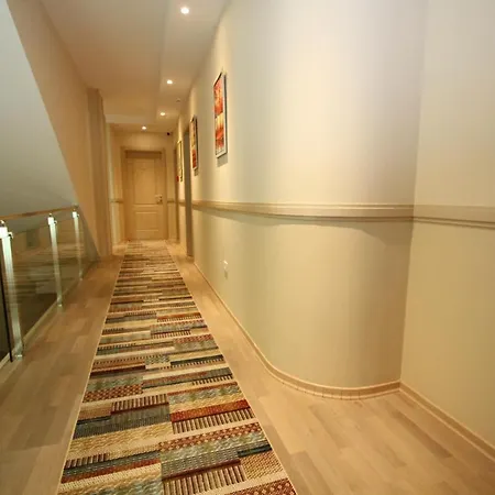 Capital Bruci Hotel