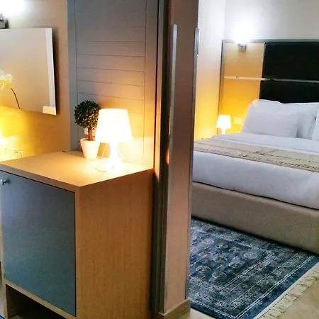 Capital Bruci מלון 3*